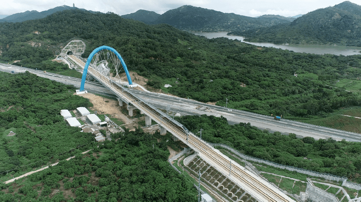 廣汕高鐵迎國(guó)慶首秀 備受旅客熱捧