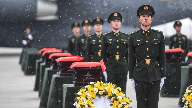 直播｜英魂歸來(lái) 第十批在韓中國(guó)人民志願(yuàn)軍烈士遺骸安葬儀式