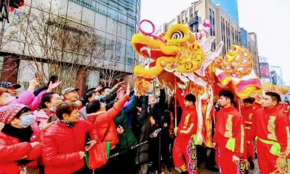 這條步行街新春銷售龍氣十足