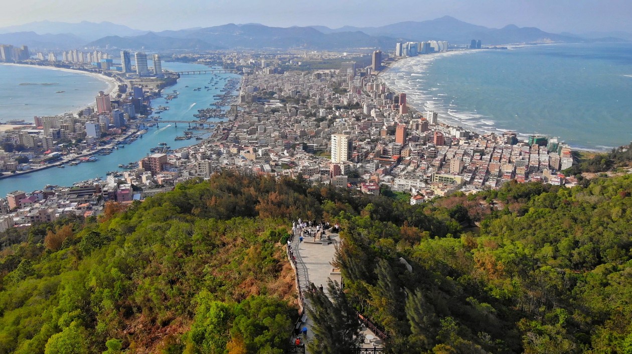 有片∣「五一」假期惠東海龜灣景區(qū)及周邊區(qū)域?qū)嵤┡R時交通管理