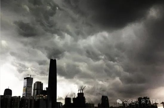 地產亂雲過，蒼天饒過誰？