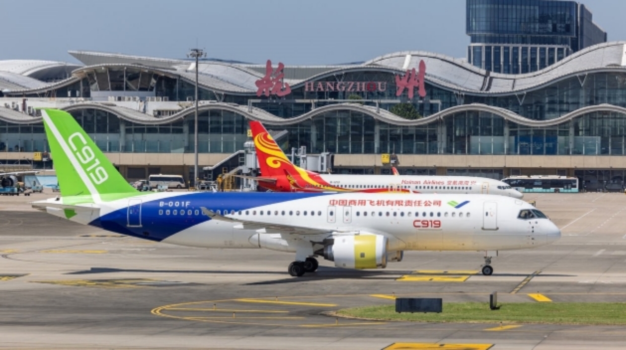 國產大飛機C919首飛杭州機場